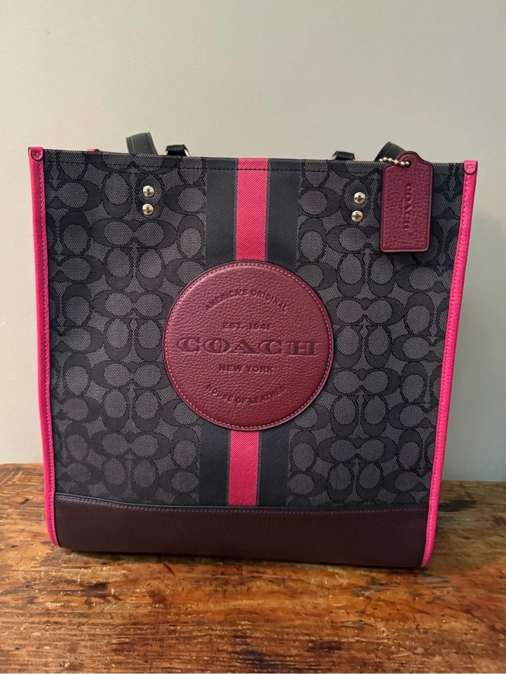 🖤NWOT Coach Black and Pink Signature Dempsey Tote with Burgundy Medallion🩷
